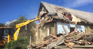 Промышленный демонтаж пристроек к дому в Коркино | Цены от 576 руб. за м2